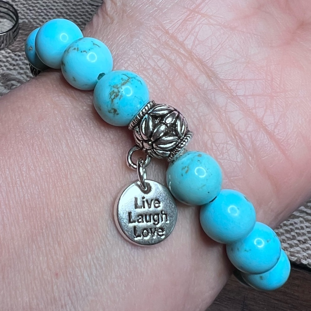 Beautiful handmade natural turquoise stone stretchy bracelet - Picture 6 of 7